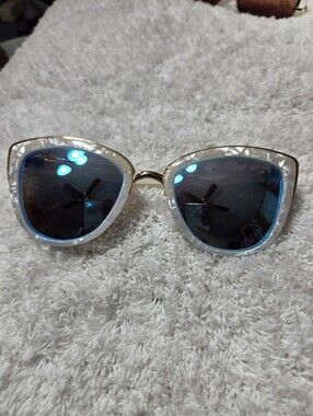 Wearme Pro Cat Eye Mirrored Lenses Pearl Color Blue Lenses